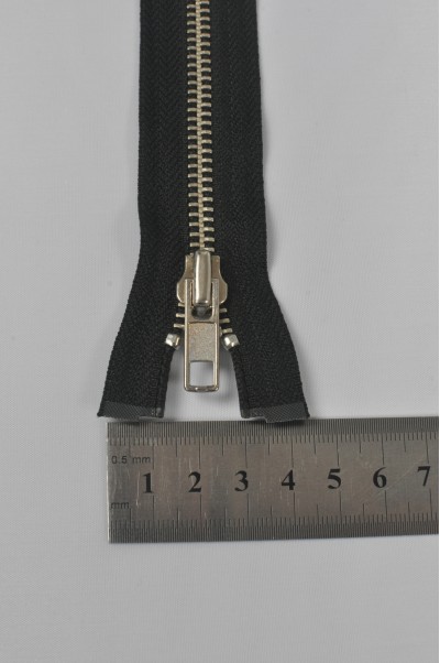 ZIP045  4號拉鏈  銀色拉鏈  金屬單頭拉鏈  開尾拉鏈 不設單獨拉鍊訂購 正面照